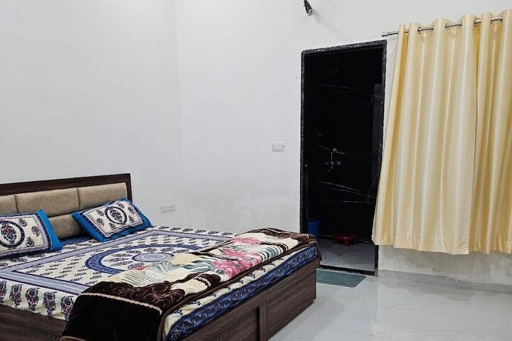 Room 28 of 43