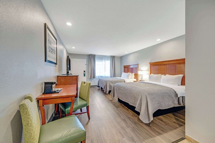 Room 18 of 36