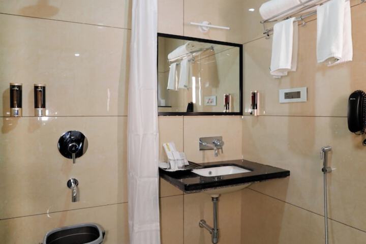 Room 33 of 57
