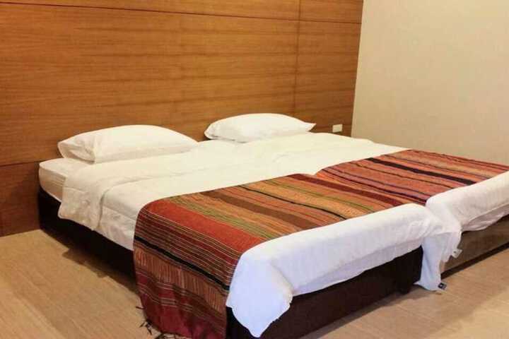 Room 2 of 31