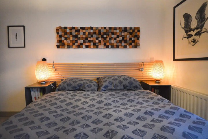 Modern 2 Bedroom Flat in The Stylish Paintworks