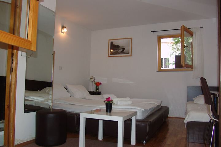 Room 43 of 62