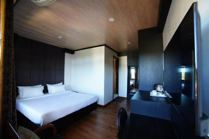 Room 4 of 14