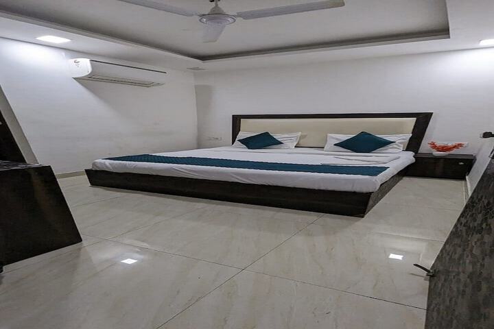Room 3 of 8