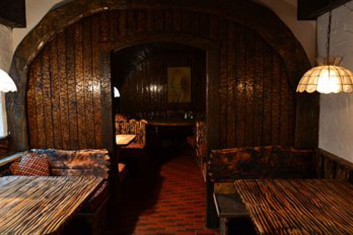Lounge 23 of 42