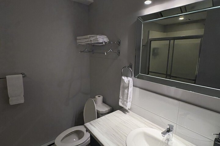 Room 21 of 33