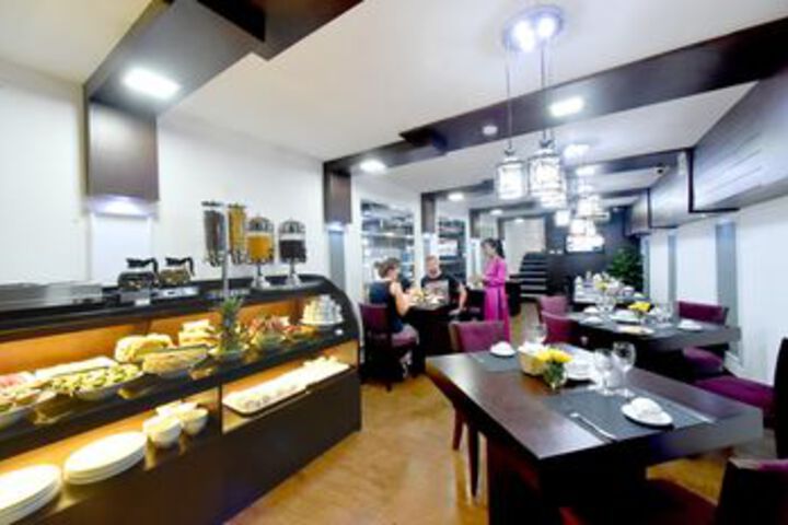 Dining 76 of 84