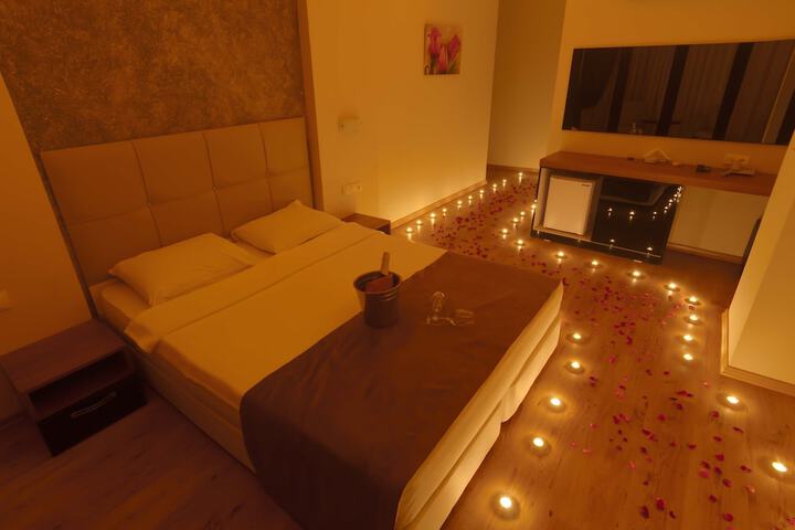 Room 7 of 8