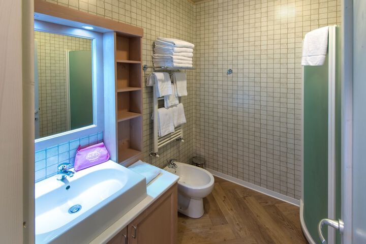 Room 14 of 25