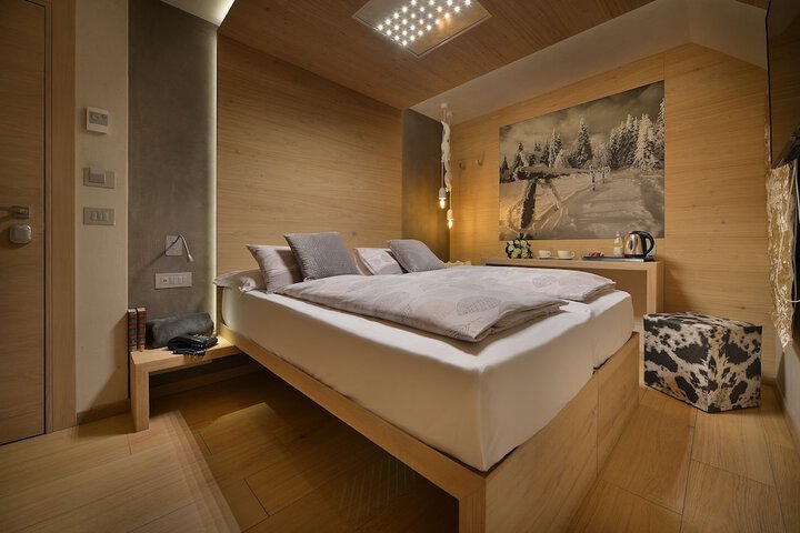 Room 27 of 211