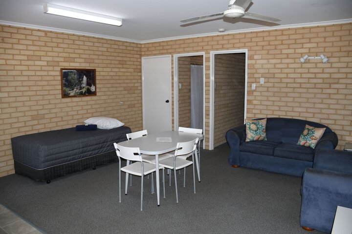 Room 6 of 27