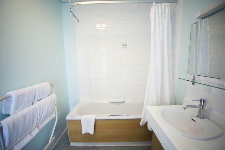 Room 44 of 68