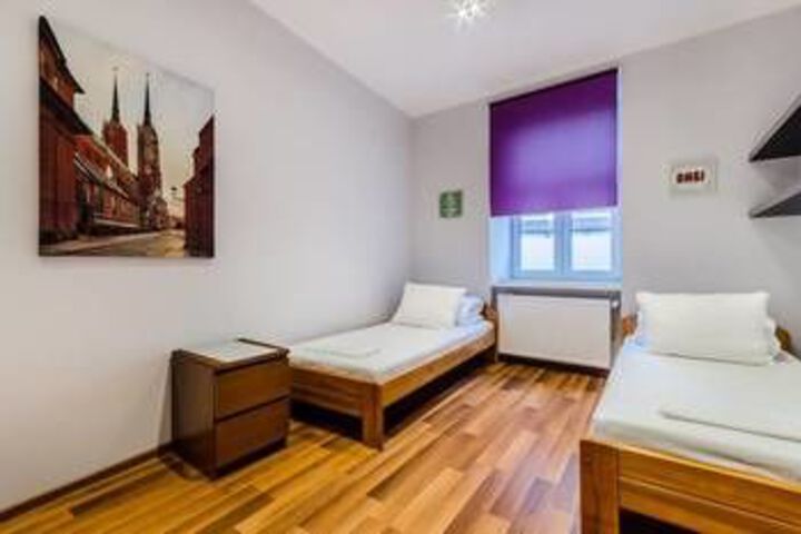 Room 6 of 16
