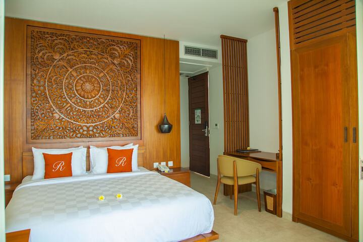 Room 27 of 108
