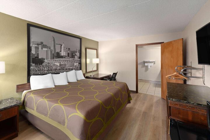 1 King Bed (2 of 8)