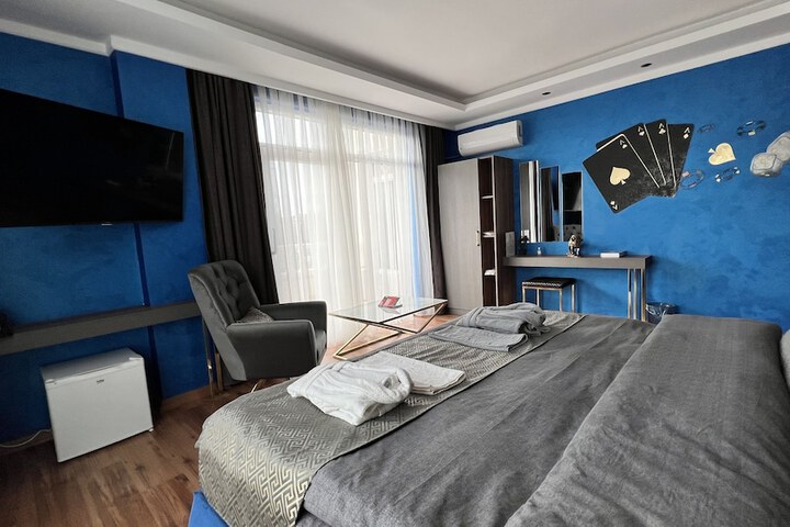 Room 27 of 71
