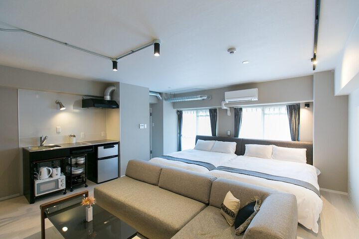 Room 8 of 105