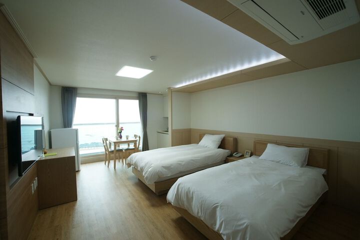 Room 11 of 26