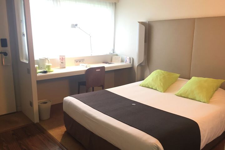 Room 6 of 34