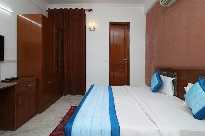 Room 6 of 27