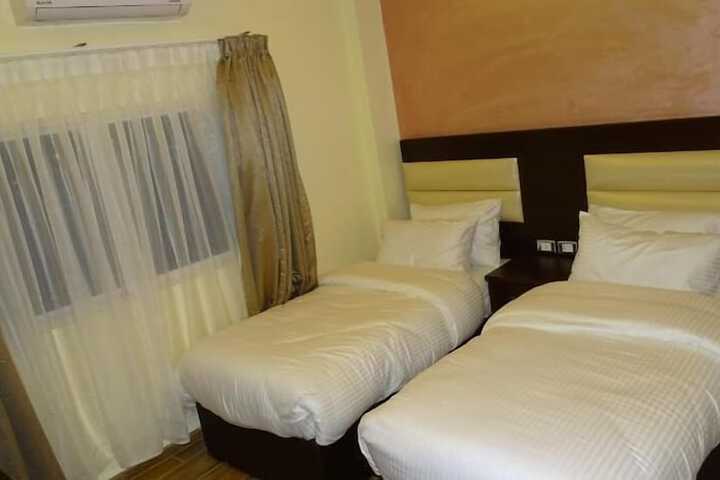 Room 17 of 38