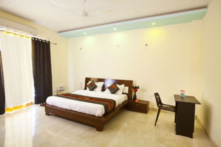 OYO Rooms Huda City Center Market