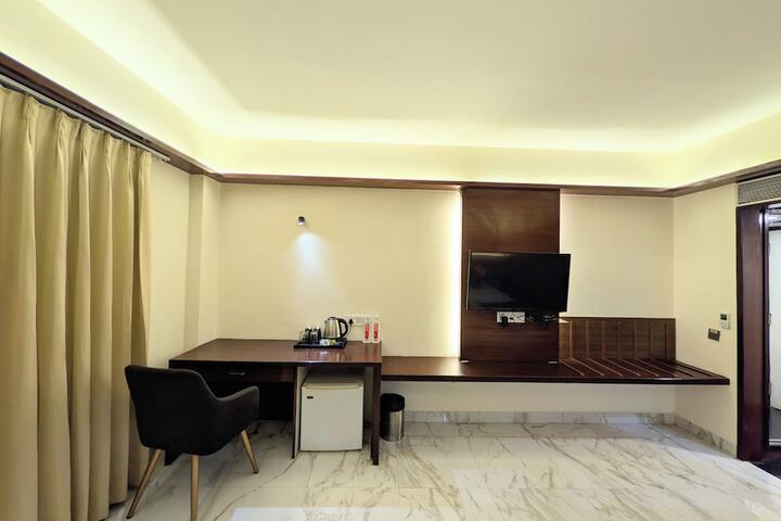 Room 34 of 184