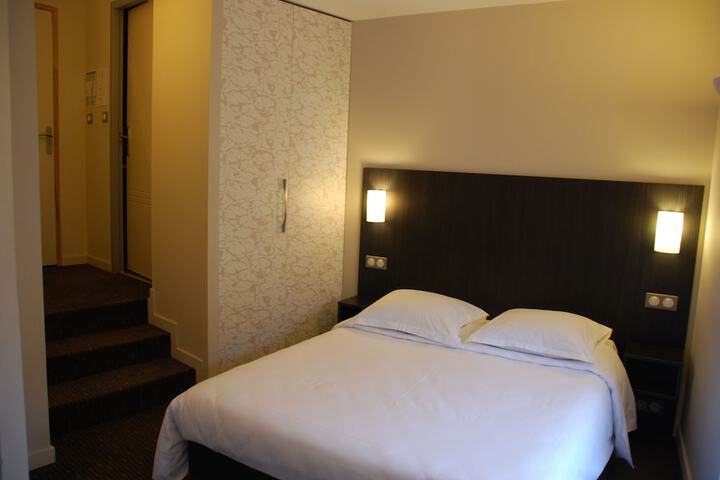 Room 9 of 27