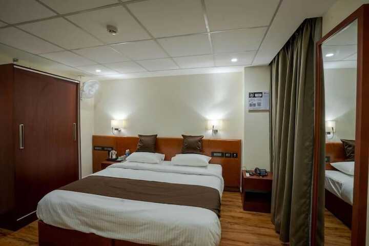 Room 2 of 10