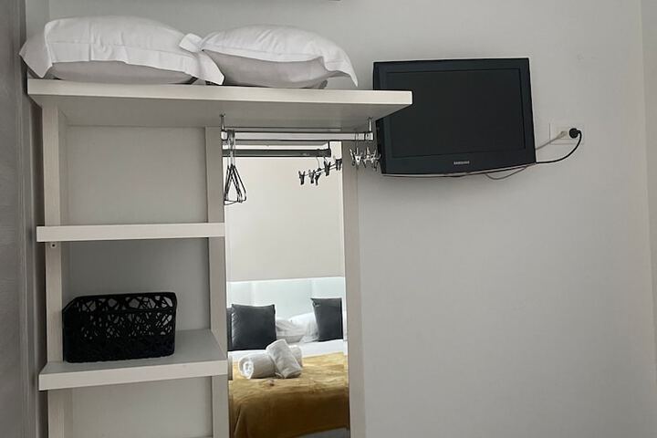 Room 68 of 82