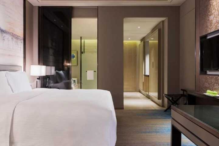 Room 8 of 36