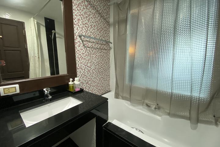 Room 70 of 95