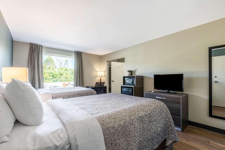 2 Double Beds