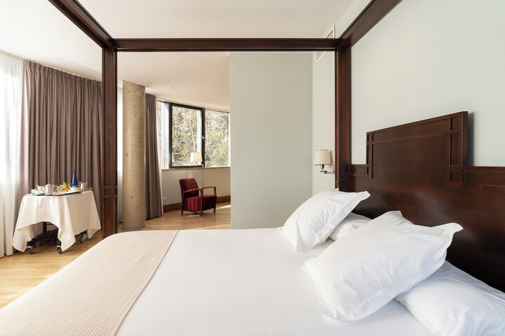 Room 13 of 76