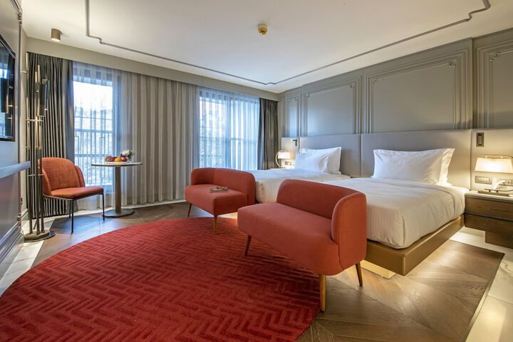 Room 45 of 194