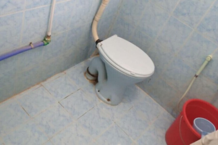 Room 4 of 8