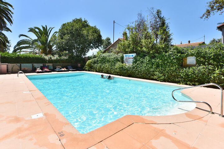 Pool 41 of 65