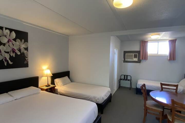 Room 3 of 20