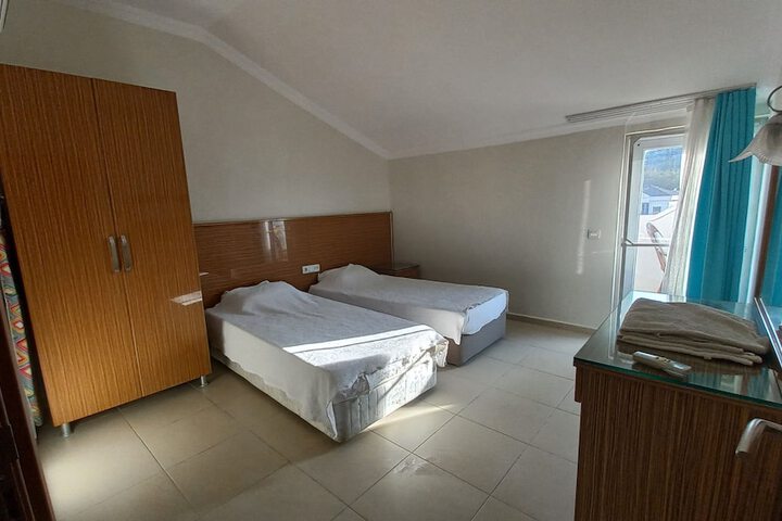 Room 9 of 47