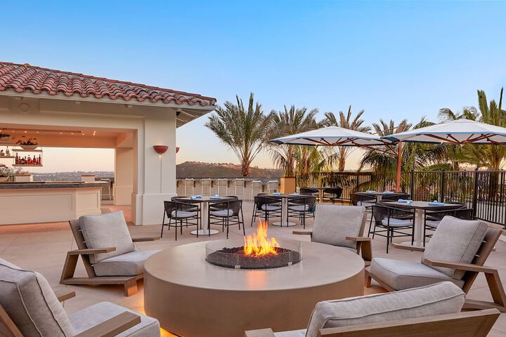Poolside bar