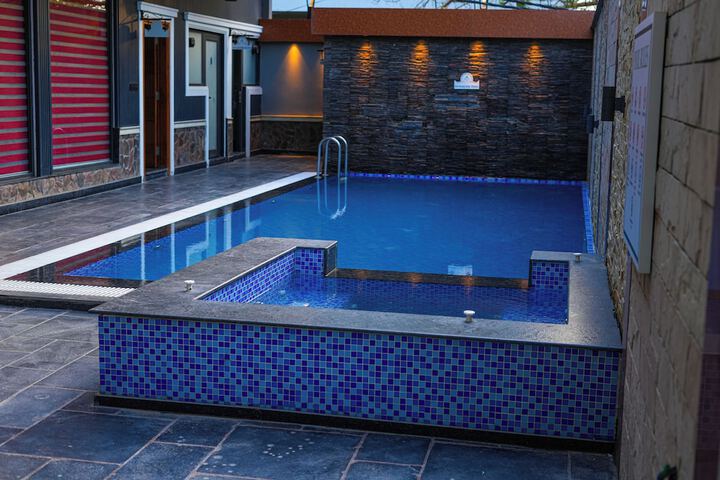 Pool 17 of 41