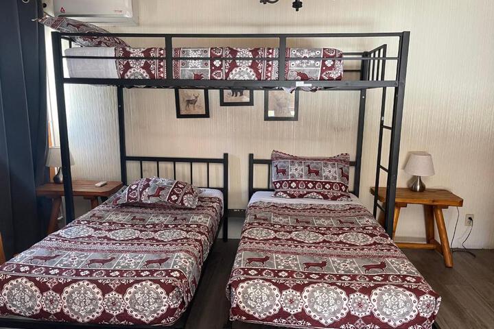 1 Bedroom Honeymoon Cabin Queen Bed Mountain View Private Bathroom Sofa (9 of 53)