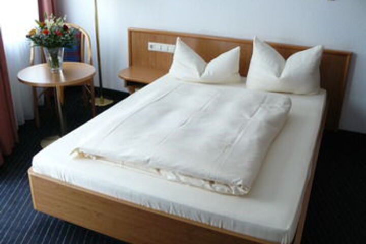 Room 16 of 32