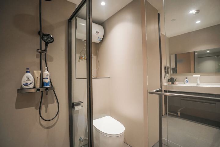 Room 42 of 61
