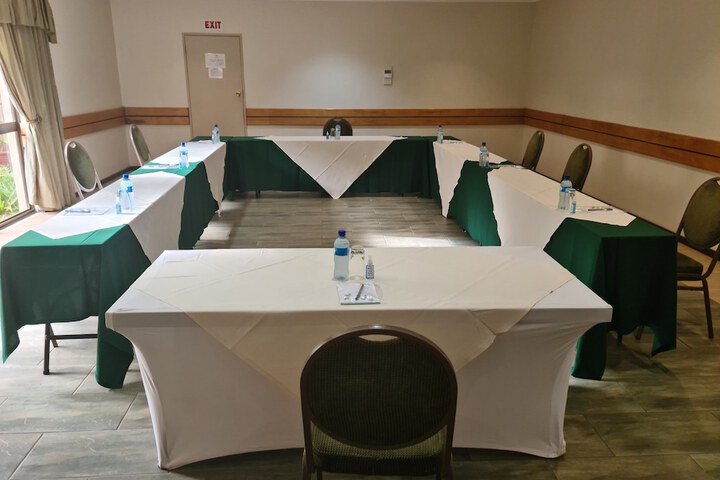 Business Center 16 of 17