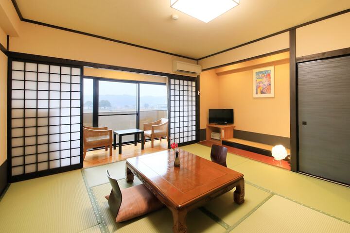 Room 4 of 20