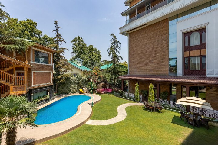 Pool Hotel
