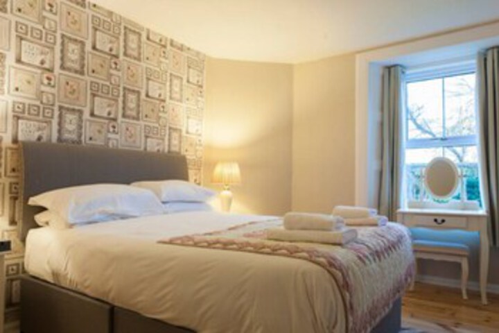 Room 9 of 15