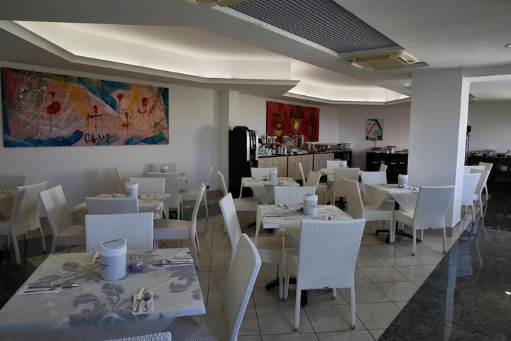 Dining 40 of 59