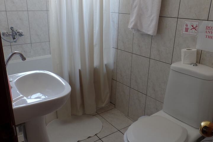 Room 28 of 64